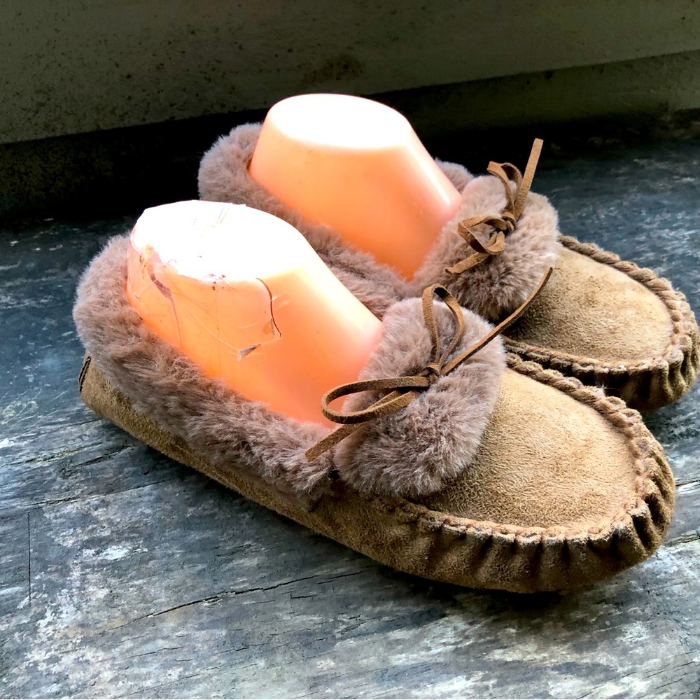 Rock Dove Vital Women’s Brown Suede Slippers Size 10